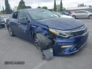 2020 Kia Optima LX z VIN 5XXGT4L33LG409003, wystawiony jako IAAI lot #42055031 z przebiegiem 68 849 mil mil oraz . Historia ofert i sprzedaży dostępna na DreamBid. Obrazek 1.