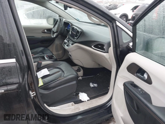 2019 Chrysler Pacifica Touring L with VIN 2C4RC1BG2KR715353, listed as a IAAI auction lot 41545730 with 38,500 mi miles and . Bid and sale history available at DreamBid. Image 5.