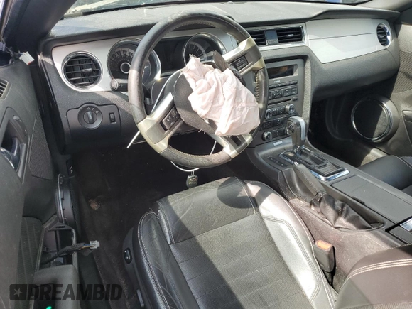 2013 Ford Mustang V6 z VIN 1ZVBP8AM4D5253929, wystawiony jako Copart lot #61657285 z przebiegiem Nie podano mil oraz Nie do naprawy • Non repairable. Historia ofert i sprzedaży dostępna na DreamBid. Obrazek 8.