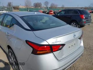 2019 Nissan Altima 2.5 S with VIN 1N4BL4BW0KC142252, listed as a IAAI auction lot 41722876 with 28,677 mi miles. Bid and sale history available at carsss.com. Image 17.