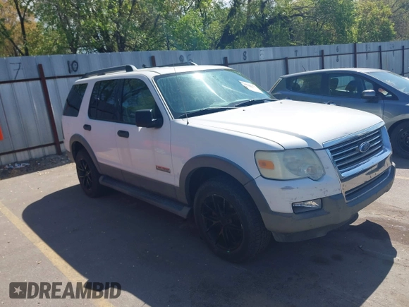 2006 Ford Explorer XLT with VIN 1FMEU73E06UB35020, listed as a IAAI auction lot 42159995 with 154,202 mi miles. Bid and sale history available at carsss.com. Image 1.