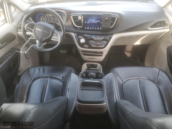 2017 Chrysler Pacifica Touring-L with VIN 2C4RC1BG5HR660552, listed as a Copart auction lot 49290645 with 93,101 mi miles and Salvage Title. Bid and sale history available at carsss.com. Image 8.