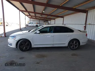 2015 Volkswagen Passat SEL Premium z VIN 1VWCV7A39FC036953, wystawiony jako IAAI lot #42181825 z przebiegiem 118 040 mil mil oraz . Historia ofert i sprzedaży dostępna na DreamBid. Obrazek 14.