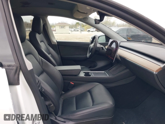 2022 Tesla Model Y Long Range with VIN 7SAYGDEE1NF421098, listed as a IAAI auction lot 42177555 with 55,855 mi miles and . Bid and sale history available at carsss.com. Image 5.