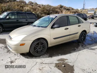 2000 Ford Focus LX with VIN 1FAFP33P8YW381773, listed as a Copart auction lot 80168174 with 151,410 mi miles and Salvage Title. Bid and sale history available at carsss.com. Image 1.