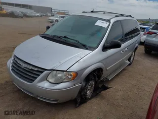 2005 Chrysler Town & Country Touring with VIN 2C4GP54L75R181204, listed as a IAAI auction lot 41982970 with 1 mi miles. Bid and sale history available at carsss.com. Image 2.