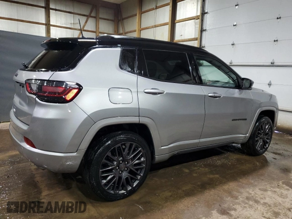 2022 Jeep Compass High Altitude z VIN 3C4NJDCB2NT207149, wystawiony jako Copart lot #52701515 z przebiegiem 14 479 mil mil oraz Czysty tytuł • Clean title. Historia ofert i sprzedaży dostępna na DreamBid. Obrazek 3.