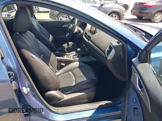 2018 Mazda 3 Touring z VIN 3MZBN1L38JM185142, wystawiony jako IAAI lot #42004450 z przebiegiem 172 096 mil mil oraz . Historia ofert i sprzedaży dostępna na DreamBid. Obrazek 5.