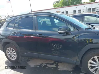 2022 Toyota Corolla Cross LE z VIN 7MUCAAAG8NV037030, wystawiony jako IAAI lot #42014483 z przebiegiem 39 146 mil mil oraz . Historia ofert i sprzedaży dostępna na DreamBid. Obrazek 13.