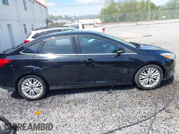 2016 Ford Focus Titanium z VIN 1FADP3J28GL393422, wystawiony jako IAAI lot #42075513 z przebiegiem 146 535 mil mil oraz . Historia ofert i sprzedaży dostępna na DreamBid. Obrazek 13.