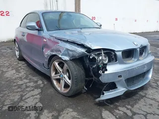 2010 BMW 1 Series 135i z VIN WBAUC7C5XAVK96378, wystawiony jako IAAI lot #42249530 z przebiegiem Nie podano mil oraz . Historia ofert i sprzedaży dostępna na DreamBid. Obrazek 6.