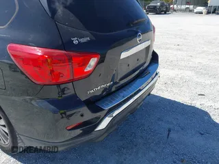 2017 Nissan Pathfinder S z VIN 5N1DR2MN8HC613384, wystawiony jako IAAI lot #41826359 z przebiegiem 138 960 mil mil oraz . Historia ofert i sprzedaży dostępna na DreamBid. Obrazek 6.
