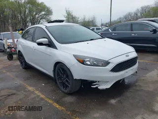 2016 Ford Focus SE with VIN 1FADP3F26GL262689, listed as a IAAI auction lot 41917883 with 178,371 mi miles. Bid and sale history available at carsss.com. Image 1.