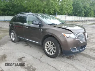2011 Lincoln MKX z VIN 2LMDJ6JK5BBJ06463, wystawiony jako Copart lot #60041285 z przebiegiem 195 915 mil mil oraz Szkoda całkowita • Salvage title. Historia ofert i sprzedaży dostępna na DreamBid. Obrazek 4.