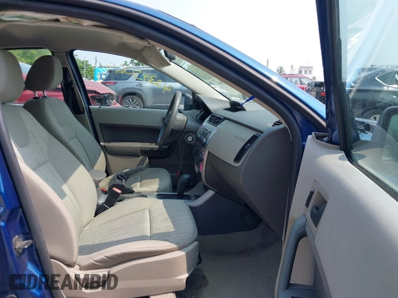 2008 Ford Focus SE z VIN 1FAHP35N48W230014, wystawiony jako IAAI lot #42395069 z przebiegiem 140 179 mil mil oraz . Historia ofert i sprzedaży dostępna na DreamBid. Obrazek 5.