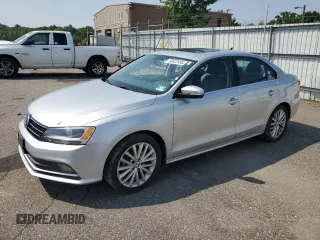 2015 Volkswagen Jetta SE with VIN 3VWD17AJ2FM350408, listed as a Copart auction lot 60422495 with 137,473 mi miles and Salvage title. Bid and sale history available at DreamBid. Image 1.