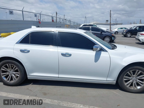 2016 Chrysler 300 C z VIN 2C3CCAEG3GH212241, wystawiony jako IAAI lot #42131477 z przebiegiem 179 973 mil mil oraz . Historia ofert i sprzedaży dostępna na DreamBid. Obrazek 13.