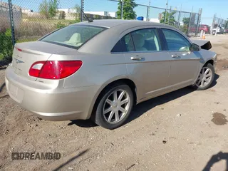 2009 Chrysler Sebring Limited z VIN 1C3LC56V29N561843, wystawiony jako IAAI lot #42286794 z przebiegiem 60 182 mil mil oraz . Historia ofert i sprzedaży dostępna na DreamBid. Obrazek 4.
