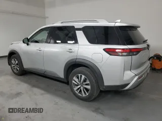 2025 Nissan Pathfinder SL z VIN 5N1DR3CC2SC228707, wystawiony jako Copart lot #58563525 z przebiegiem 5915 mil mil oraz Tytuł czysty. Historia ofert i sprzedaży dostępna na DreamBid. Obrazek 2.