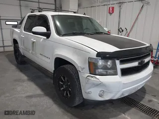 2008 Chevrolet Avalanche LT w/1LT with VIN 3GNFK12358G147656, listed as a IAAI auction lot 40714225 with 211,651 mi miles. Bid and sale history available at carsss.com. Image 1.