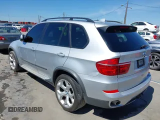 2012 BMW X5 35d z VIN 5UXZW0C5XCL665504, wystawiony jako IAAI lot #41835285 z przebiegiem 134 245 mil mil oraz . Historia ofert i sprzedaży dostępna na DreamBid. Obrazek 3.
