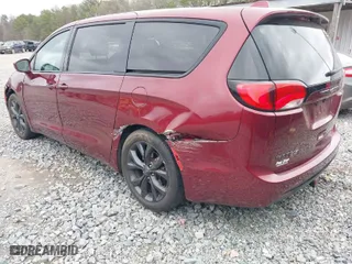 2020 Chrysler Pacifica Touring with VIN 2C4RC1FGXLR100447, listed as a IAAI auction lot 41514925 with 46,001 mi miles. Bid and sale history available at carsss.com. Image 3.