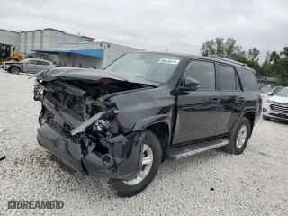 2022 Toyota 4Runner SR5 Premium with VIN JTENU5JR1N6045436, listed as a Copart auction lot 88635975 with 31,298 mi miles and Salvage Title. Bid and sale history available at carsss.com. Image 1.