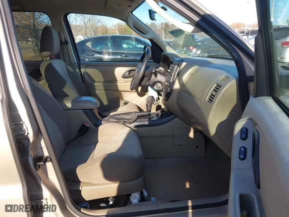 2007 Ford Escape XLS with VIN 1FMYU92Z77KA40397, listed as a IAAI auction lot 40768784 with 112,097 mi miles. Bid and sale history available at carsss.com. Image 5.