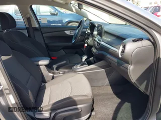 2024 Kia Forte LXS z VIN 3KPF24AD5RE759745, wystawiony jako IAAI lot #42101425 z przebiegiem 13 165 mil mil oraz . Historia ofert i sprzedaży dostępna na DreamBid. Obrazek 5.