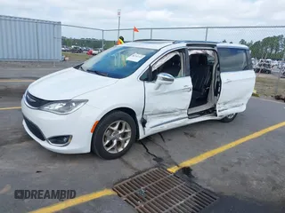 2018 Chrysler Pacifica Limited z VIN 2C4RC1GG5JR330263, wystawiony jako IAAI lot #41953935 z przebiegiem 92 038 mil mil oraz . Historia ofert i sprzedaży dostępna na DreamBid. Obrazek 2.