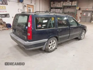 1998 Volvo V70 XC with VIN YV1LZ5647W2504059, listed as a IAAI auction lot 41704655 with 318,742 mi miles. Bid and sale history available at carsss.com. Image 4.