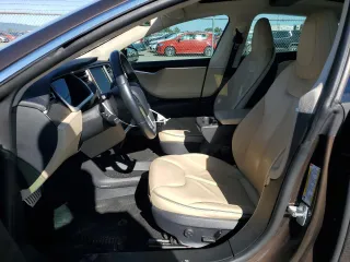 2013 Tesla Model S Performance z VIN 5YJSA1CP1DFP20208, wystawiony jako Copart lot #56066035 z przebiegiem 71 513 mil mil oraz Szkoda całkowita • Salvage title. Historia ofert i sprzedaży dostępna na DreamBid. Obrazek 7.