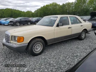1985 Mercedes-Benz 380 z VIN WDBCA32CXFA177708, wystawiony jako Copart lot #57909505 z przebiegiem 128 446 mil mil oraz Tytuł czysty. Historia ofert i sprzedaży dostępna na DreamBid. Obrazek 1.