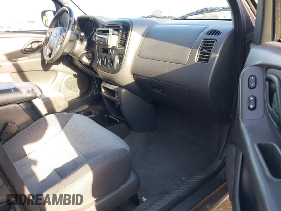 2004 Ford Escape with VIN 1FMCU02174KA61956, listed as a IAAI auction lot 41913605 with 166,587 mi miles and . Bid and sale history available at DreamBid. Image 5.