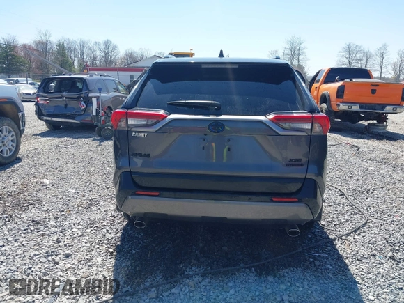 2021 Toyota RAV4 Hybrid XSE z VIN 4T3E6RFV4MU058397, wystawiony jako IAAI lot #42060980 z przebiegiem 236 612 mil mil oraz . Historia ofert i sprzedaży dostępna na DreamBid. Obrazek 16.