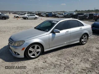 2010 Mercedes-Benz C 300 Sport z VIN WDDGF8BB4AF468540, wystawiony jako Copart lot #52561895 z przebiegiem 141 742 mil mil oraz Szkoda całkowita • Salvage title. Historia ofert i sprzedaży dostępna na DreamBid. Obrazek 1.