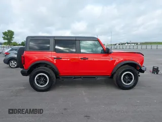 2023 Ford Bronco z VIN 1FMEE5DH5PLB93397, wystawiony jako IAAI lot #42531965 z przebiegiem 30 731 mil mil oraz . Historia ofert i sprzedaży dostępna na DreamBid. Obrazek 13.