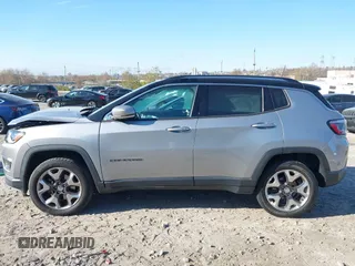 2018 Jeep Compass Limited with VIN 3C4NJDCB8JT246385, listed as a IAAI auction lot 40858204 with Not provided miles and . Bid and sale history available at DreamBid. Image 13.