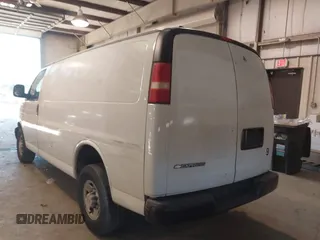 2007 Chevrolet Express Cargo Van with VIN 1GCGG25V871146547, listed as a IAAI auction lot 41347469 with 423,041 mi miles. Bid and sale history available at carsss.com. Image 3.