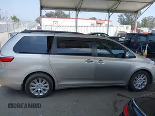 2015 Toyota Sienna XLE с VIN 5TDYK3DC0FS542529, выставлен на аукционе IAAI как лот 42359363 с пробегом 91 928 миль миль и . История ставок и продаж доступна на DreamBid. Изображение 13.