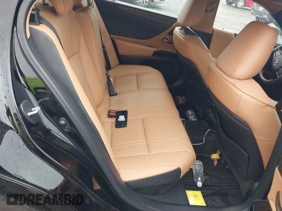 2022 Lexus ES 300h Luxury z VIN 58AEA1C19NU025142, wystawiony jako IAAI lot #42274877 z przebiegiem 33 645 mil mil oraz . Historia ofert i sprzedaży dostępna na DreamBid. Obrazek 8.