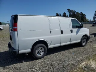 2019 GMC Savana Cargo Van with VIN 1GTW7AFG1K1246472, listed as a Copart auction lot 47945425 with 67,493 mi miles and Salvage Title. Bid and sale history available at carsss.com. Image 3.