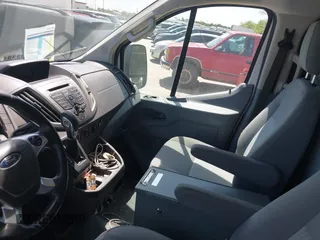 2019 Ford Transit z VIN 1FTYR1YG6KKA31664, wystawiony jako IAAI lot #42004855 z przebiegiem 132 828 mil mil oraz . Historia ofert i sprzedaży dostępna na DreamBid. Obrazek 18.