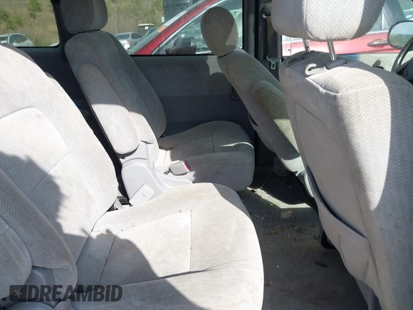 2005 Kia Sedona LX with VIN KNDUP132X56735119, listed as a IAAI auction lot 41798736 with 196,460 mi miles. Bid and sale history available at carsss.com. Image 8.