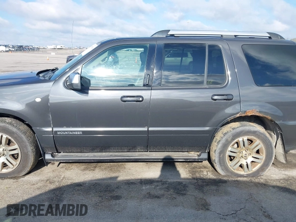 2007 Mercury Mountaineer Premier z VIN 4M2EU48867UJ01519, wystawiony jako IAAI lot #41987784 z przebiegiem 249 668 mil mil oraz . Historia ofert i sprzedaży dostępna na DreamBid. Obrazek 14.