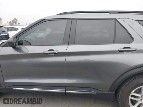 2025 Ford Explorer Active z VIN 1FMUK7DH0SGA27600, wystawiony jako IAAI lot #42139730 z przebiegiem 2 962 mil mil oraz . Historia ofert i sprzedaży dostępna na DreamBid. Obrazek 14.