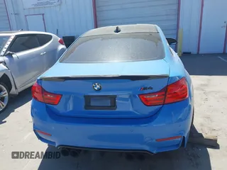 2015 BMW M4 z VIN WBS3R9C51FK334607, wystawiony jako IAAI lot #42217799 z przebiegiem 152 772 mil mil oraz . Historia ofert i sprzedaży dostępna na DreamBid. Obrazek 16.