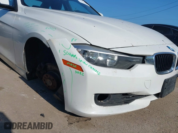 2014 BMW 3 Series 328i xDrive z VIN WBA3B5G56ENS10972, wystawiony jako IAAI lot #42704972 z przebiegiem 138 309 mil mil oraz . Historia ofert i sprzedaży dostępna na DreamBid. Obrazek 6.
