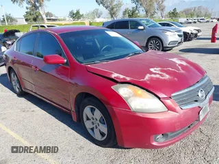 2007 Nissan Altima 2.5 with VIN 1N4AL21E37N412840, listed as a IAAI auction lot 42017823 with 186,584 mi miles. Bid and sale history available at carsss.com. Image 1.