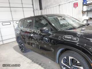 2024 Mitsubishi Outlander SE with VIN JA4J4VA82RZ013815, listed as a IAAI auction lot 41851733 with 35,084 mi miles. Bid and sale history available at carsss.com. Image 6.